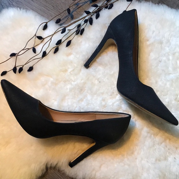 SALE 🖤 Black Snakeskin Patterned Pumps - Picture 3 of 5